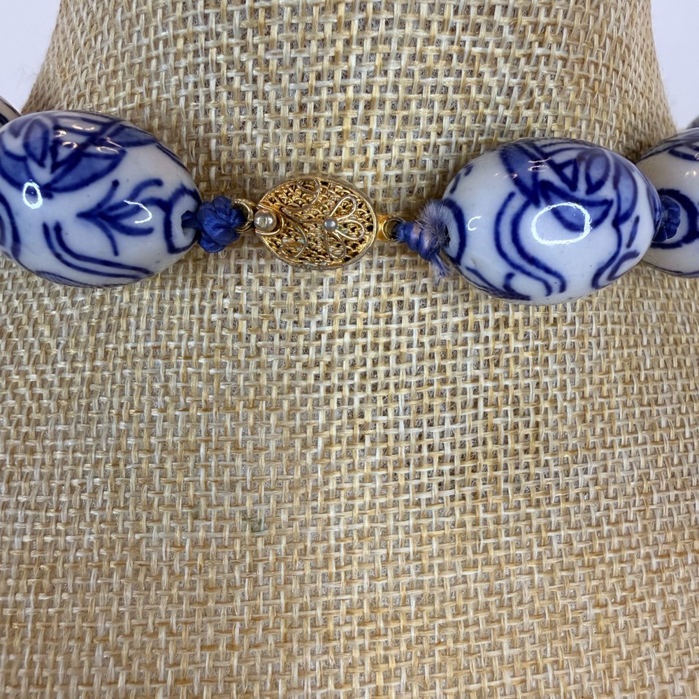 Vintage Blue and White Oriental Porcelain Double knotted Beaded Necklace - Picture 4 of 4